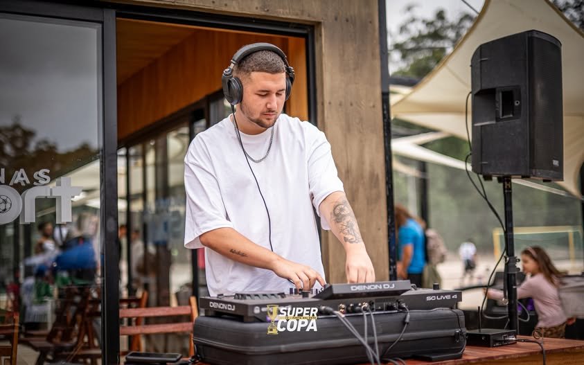 DJ en vivo en el complejo